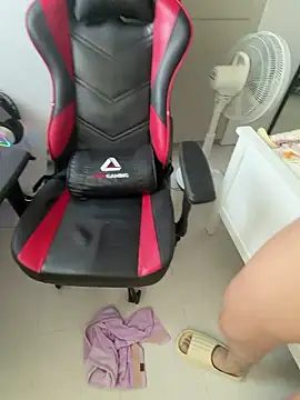 kr_hotguy1's live cam