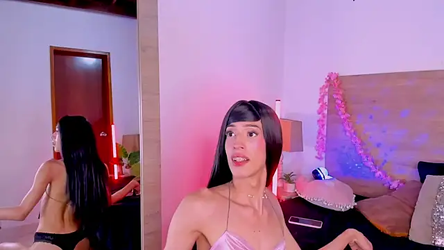 LaraRous live sex cam