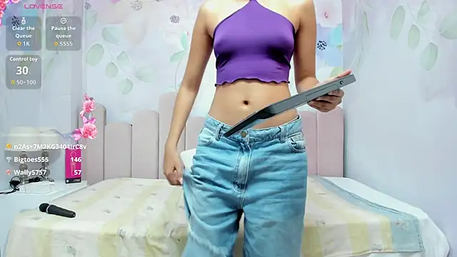 Miabloom19_ webcam