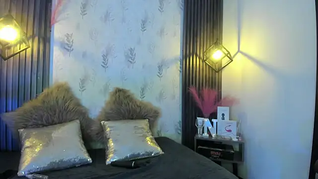 NahomyCarther Live Web Cam Show