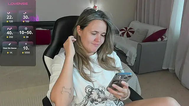 LilyBel webcam