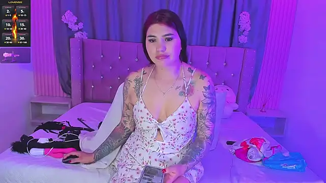 Nayla-Mouna webcam