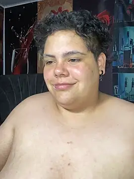 Hailey_Curvy webcam