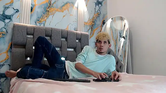 YOUNG_BOYS_HELL webcam