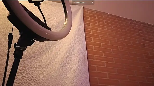 Miabennett__ webcam