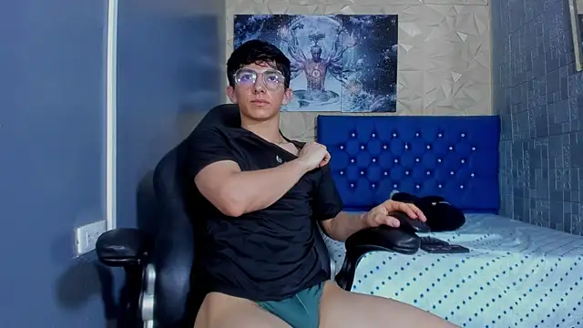 ElanGiraldo Live Web Cam Show