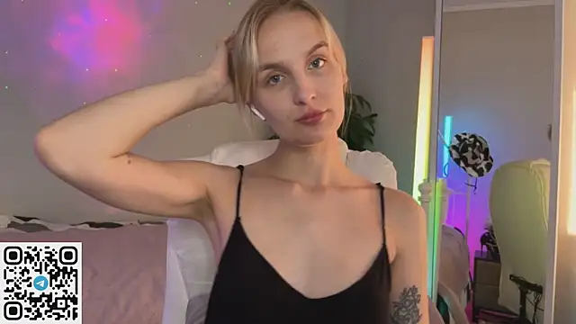 _Vikky_Moon_ webcam