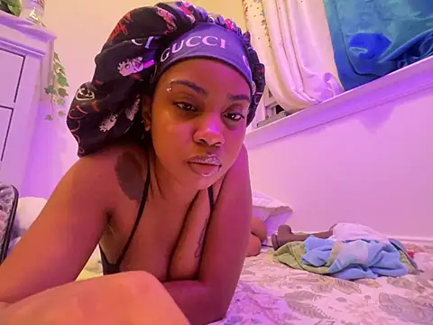 TheRealOshunQueen webcam