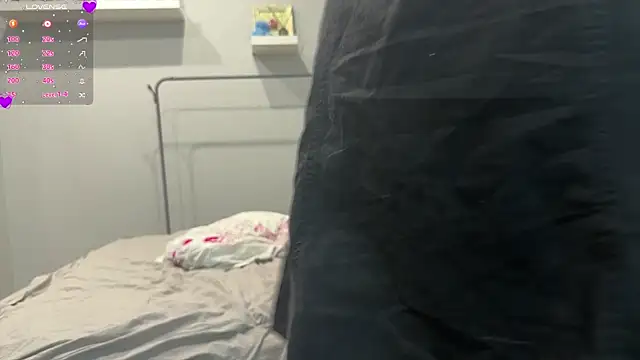 selena_favn webcam