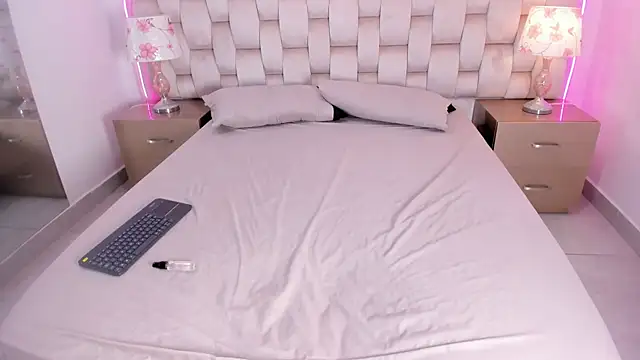 SalomeBins webcam