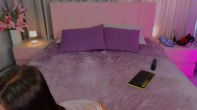 Ariana_Petite Live Web Cam Show