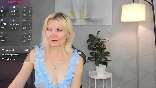 Julie_Lucas webcam