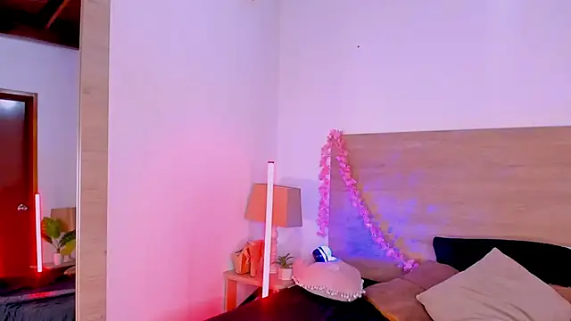 LaraRous webcam