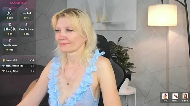 Julie_Lucas webcam