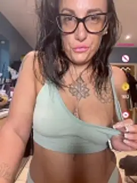 Itsivybelle_filthymilfuk webcam