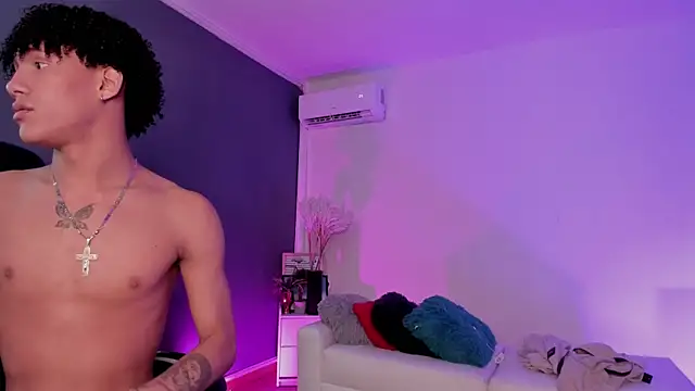 NoahBull19 webcam