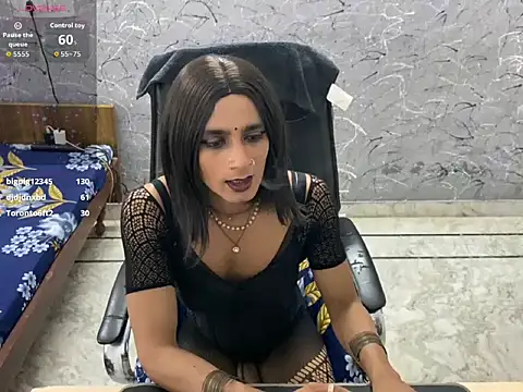 LuvLayla webcam