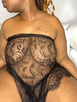 BIGMAMA011 webcam