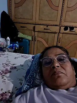 Priya-696 webcam