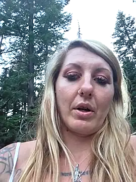 SheIsSomething webcam