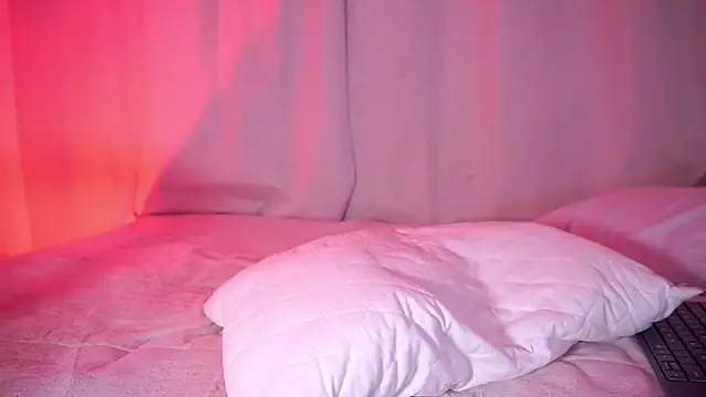 petitevictoria - Petitevictoria's free webcam - UK Sex Cams