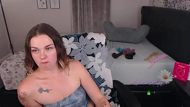 DaisieMaeXO webcam