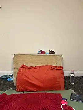 LadySaraNoir webcam