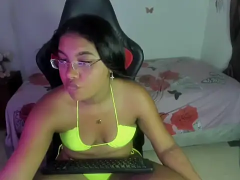 miasexi_hot11 - Miasexi_hot11's free webcam - UK Sex Cams