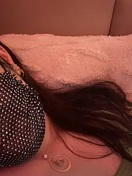 YaraQueen Live Web Cam Show