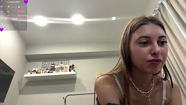 selena_favn webcam