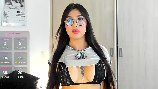 hollyprincess_2 - Hollyprincess_2's free webcam - UK Sex Cams