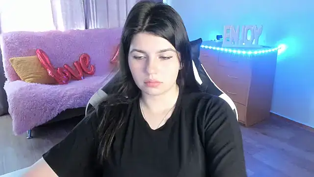 KisaModel live cam on StripChat