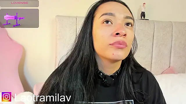 MilaVelour webcam