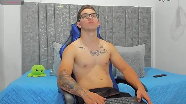Calvin_Hunter webcam