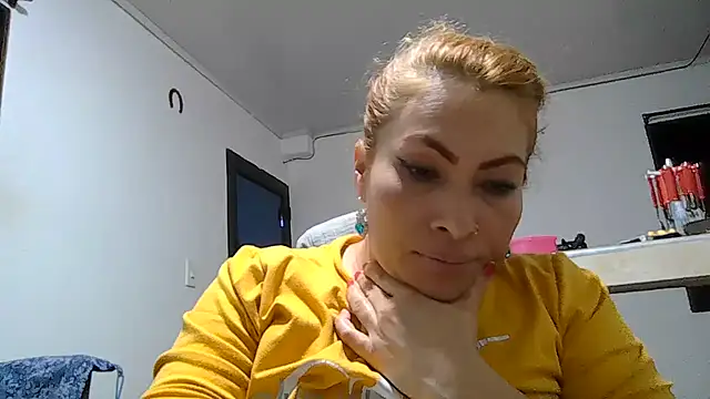 Layla-Astrum webcam