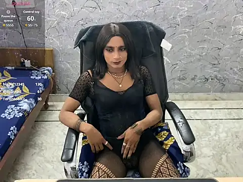 LuvLayla webcam