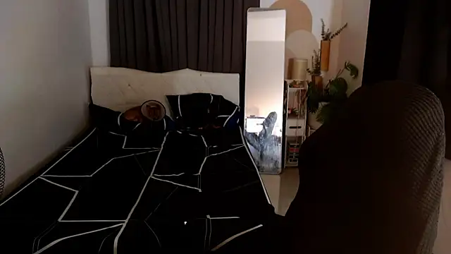 Ur_QueenCamilla webcam
