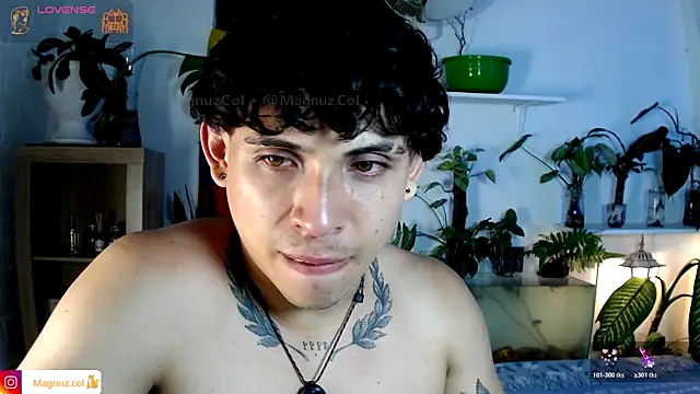 Magnuz_Col live cam on StripChat