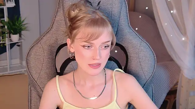 KiraMontoya webcam