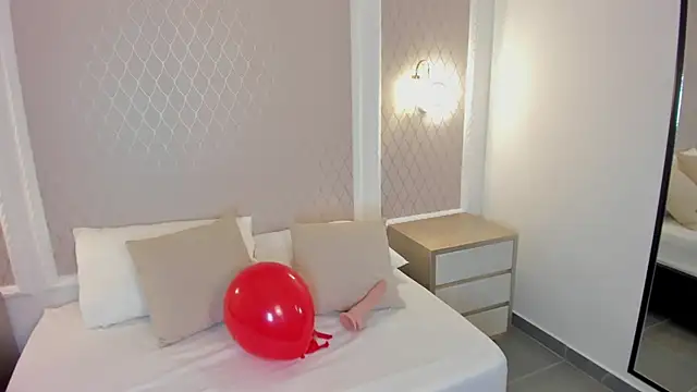julieta_wildblood live cam on StripChat