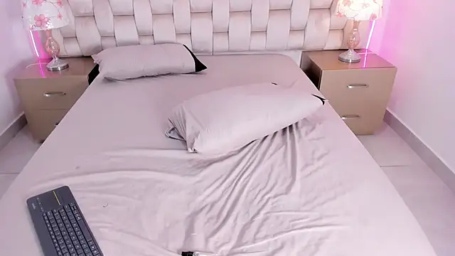 SalomeBins webcam