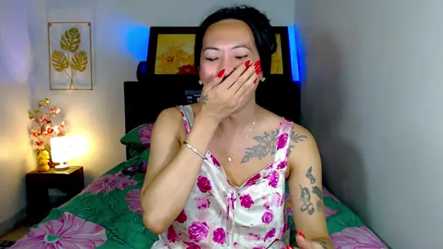 LovelyQueen69 webcam