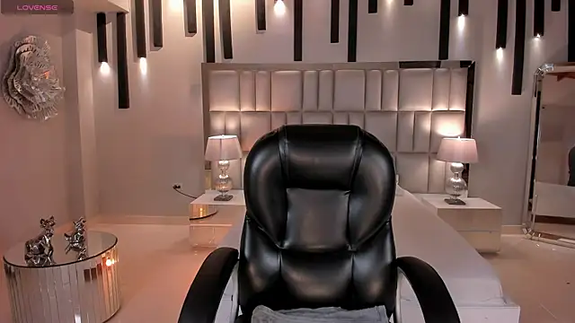 KayraLanne webcam