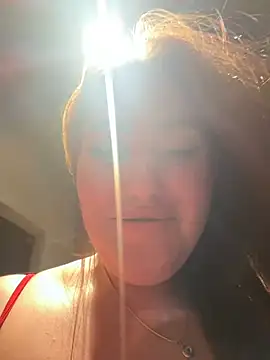 KiraSunshine live cam on StripChat