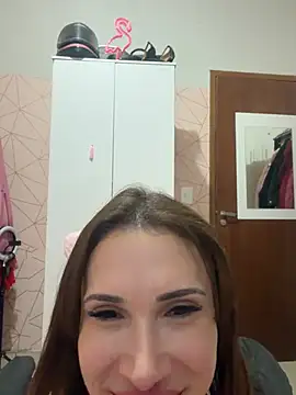 Irresistible37 webcam