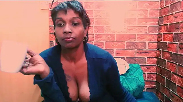 Fuckable_Nasty_MILF live cam on StripChat