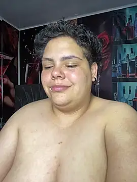 Hailey_Curvy webcam