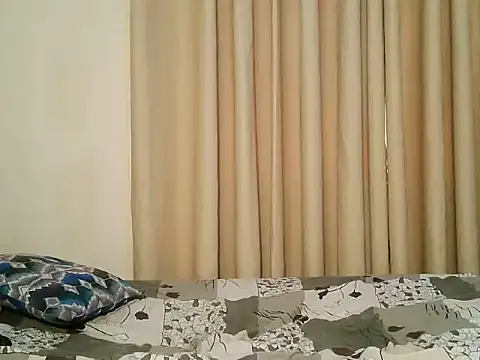 Chocolate_vee live cam on StripChat