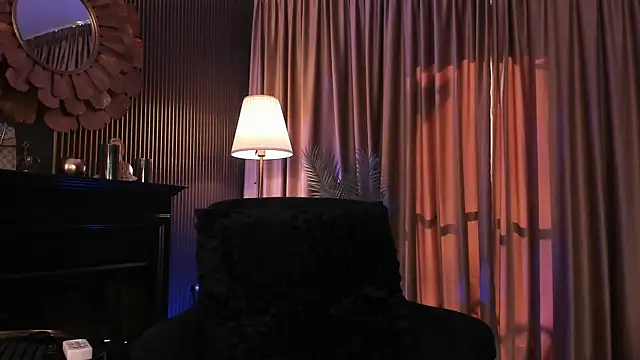 LovingBlondie webcam