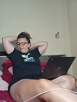 Sweetredvelvet webcam